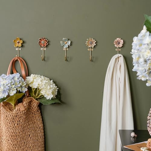 Home Decor Garden - Five Decorative Flower-Shaped Wall Hooks For